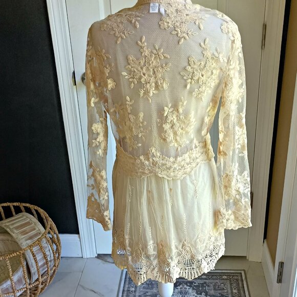 NWOT! ROMANTIC SHEER NET LACE OPEN KIMONO - Picture 3 of 4